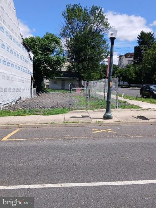249 S Oak St, Mount Carmel, PA, 17851-2147 | Card Image