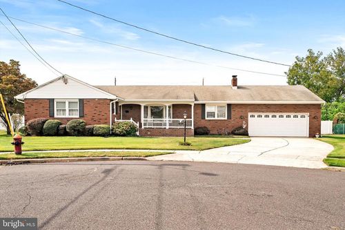 16 Tartan Ct, LAWRENCE TOWNSHIP, NJ, 08648-4621 | Card Image