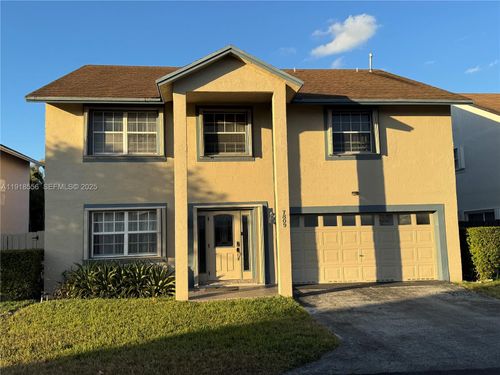 7809 Nw 192nd St, Hialeah, FL, 33015-2757 | Card Image