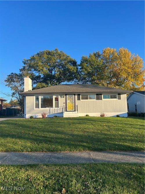 4461 Brookton Rd, Warrensville Heights, OH, 44128-4918 | Card Image