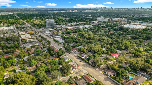 605 Ne 164th St, Miami, FL, 33162-3623 | Card Image