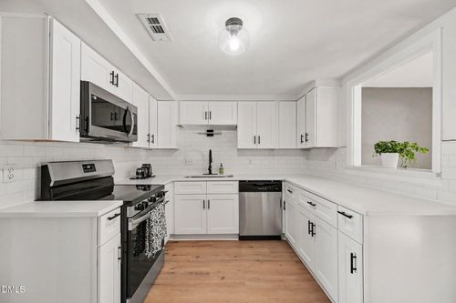 12 Patriot Cir, Durham, NC, 27704-1752 | Card Image