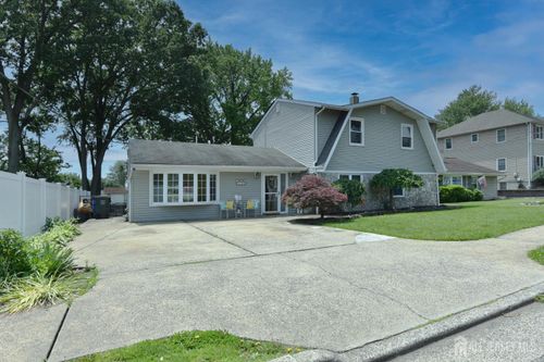 100 Woodland Ave, Fords, NJ, 08863-1722 | Card Image