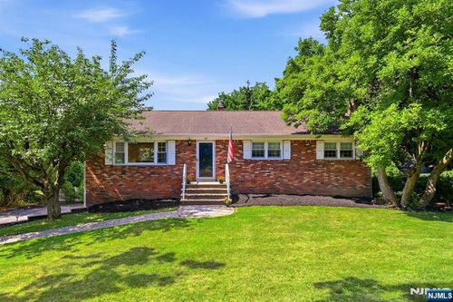 45 Ravine Ave, Wyckoff, NJ, 07481-2940 | Card Image