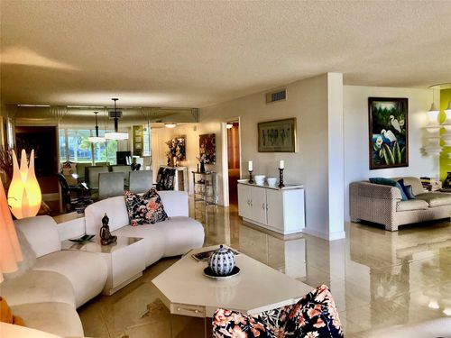 204-800 Cypress Grove Dr, Pompano Beach, FL, 33069-5039 | Card Image