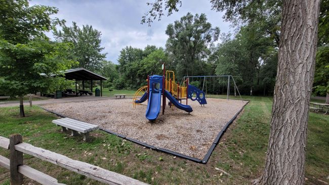 Park across from beach too! | Image 18