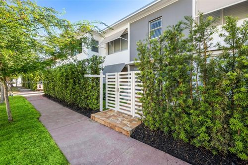 3909 Garden Ave, Miami Beach, FL, 33140-3837 | Card Image