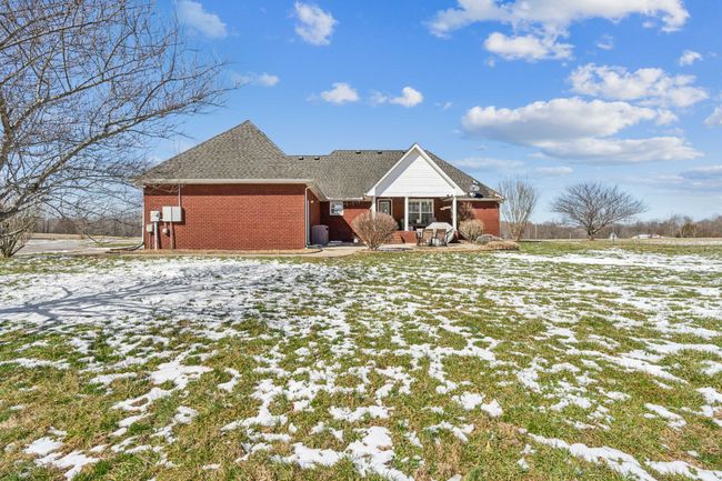 674 Old Highway 52, House other with 3 bedrooms, 2 bathrooms and 8 parking in Bethpage TN | Image 5