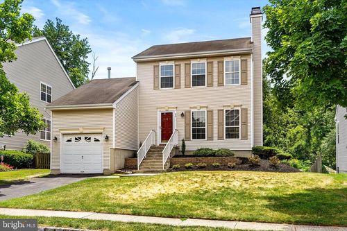 66 Arrowhead Dr, BURLINGTON, NJ, 08016-3945 | Card Image