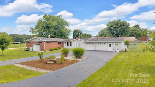 10 Moland Dr, Etowah, NC, 28729-8741 | Card Image