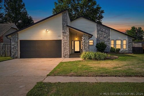 2641 W Boston St, Broken Arrow, OK, 74012-7316 | Card Image