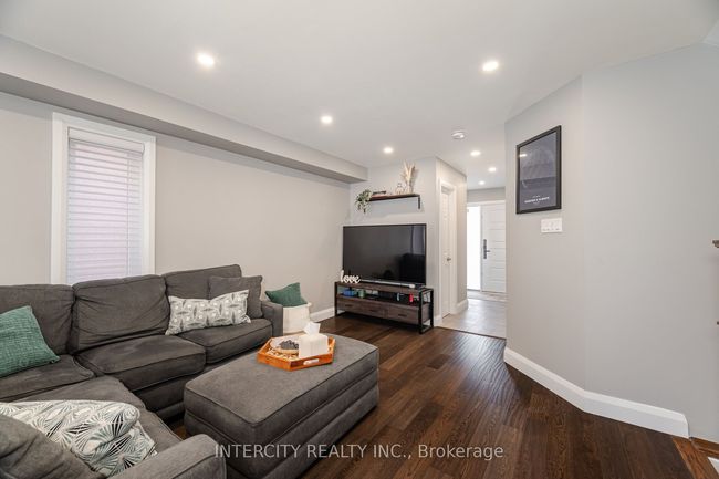 8 Sheardown Dr, House attached with 3 bedrooms, 3 bathrooms and 1 parking in Nobleton ON | Image 7