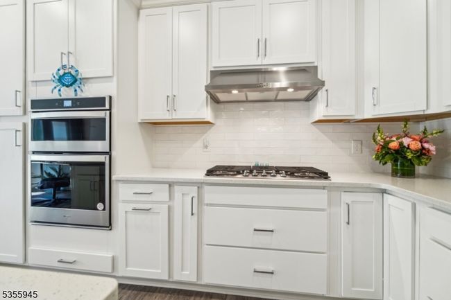 UNIT-103 - 2 Vanderbilt Blvd, Townhouse with 2 bedrooms, 2 bathrooms and null parking in Florham Park NJ | Image 6