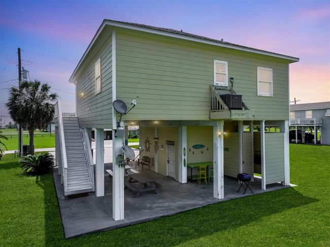 933 Westview, House other with 2 bedrooms, 2 bathrooms and 1 parking in Crystal Beach TX | Image 18