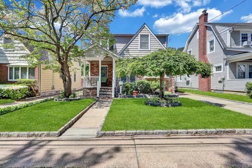 545 N 2nd St, New Hyde Park, NY, 11040-2825 | Card Image