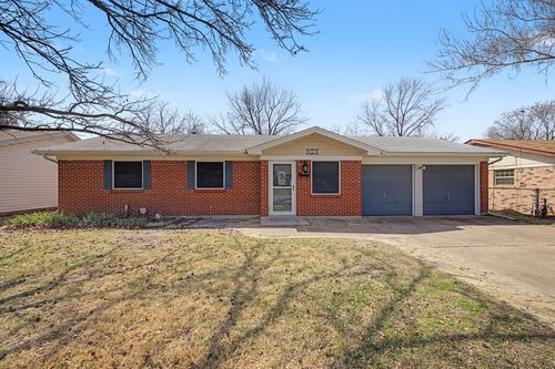 313 Nw Jayellen Ave, Burleson, TX, 76028-5607 | Card Image