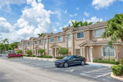 107 - 5743 Nw 114th Path, Townhouse with 3 bedrooms, 2 bathrooms and null parking in Doral FL | Image 1