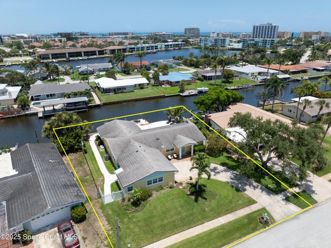 211 Jamaica Dr, House other with 3 bedrooms, 3 bathrooms and null parking in Cocoa Beach FL | Image 6