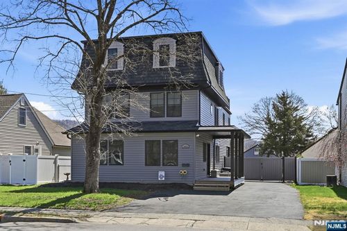 1074 Colfax Ave, Pompton Lakes, NJ, 07442-1008 | Card Image