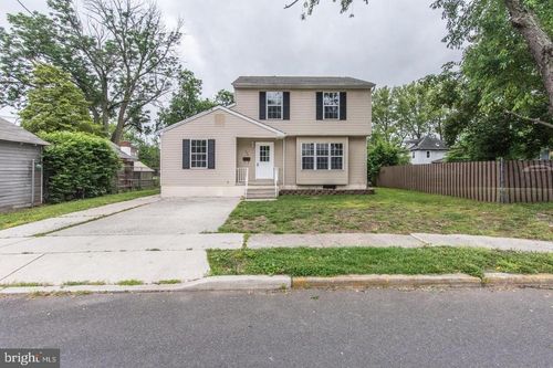 308 Brown St, Burlington, NJ, 08016-1305 | Card Image