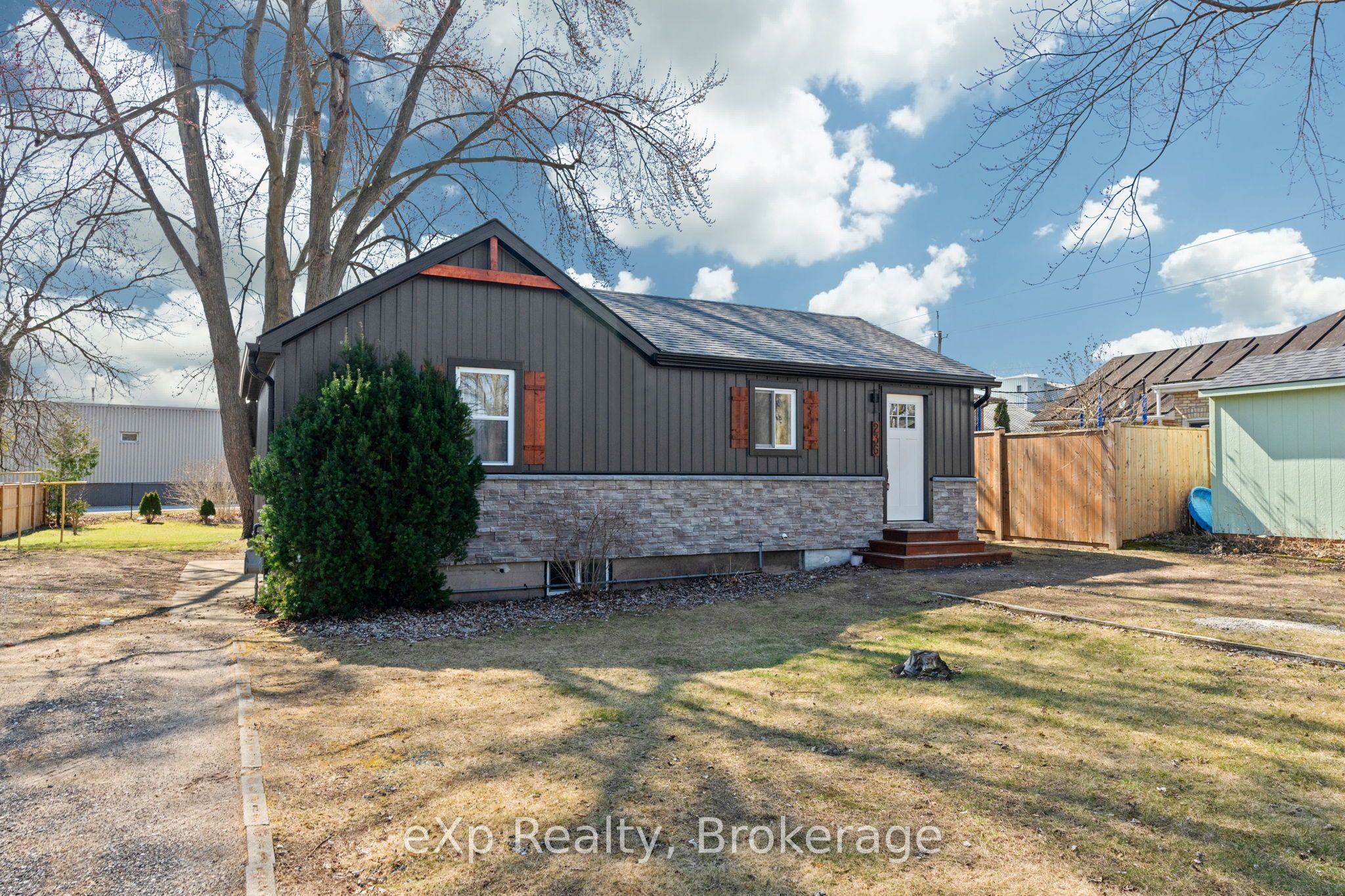 Residential Lease in Strathroy-Caradoc 2