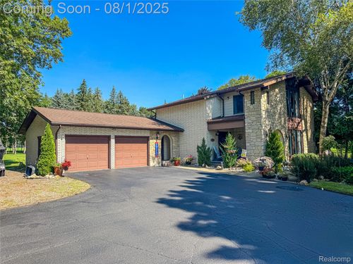 1577 E Caro Rd, Caro, MI, 48723-9317 | Card Image