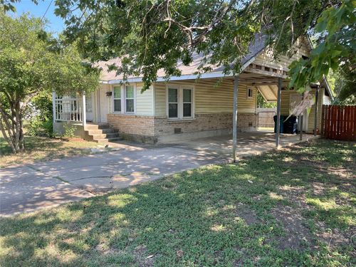 605 Panhandle St, Denton, TX, 76201-2866 | Card Image
