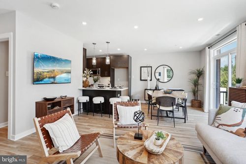 20m-920 Riverplace Dr, CONSHOHOCKEN, PA, 19428-2471 | Card Image