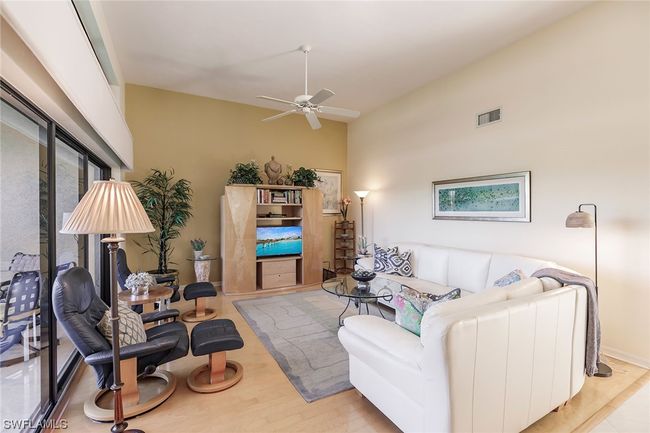 C-302 - 7048 Pelican Bay Boulevard, Condo with 2 bedrooms, 2 bathrooms and null parking in Naples FL | Image 13