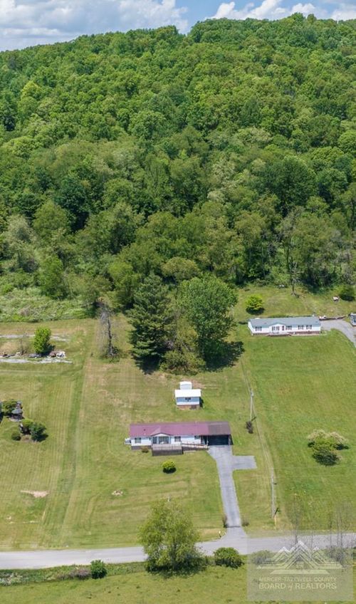 1153 Rosenbaum Rd, Bluefield, VA, 24605-8729 | Card Image