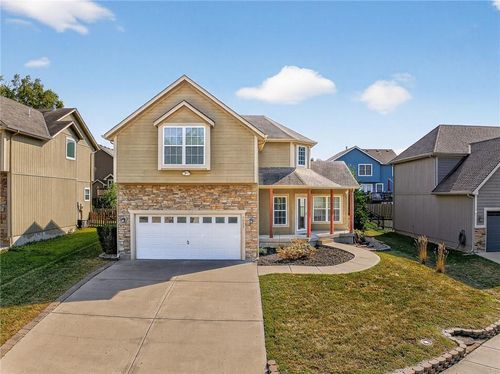 1023 Ironwood Ct, Leavenworth, KS, 66048-5593 | Card Image