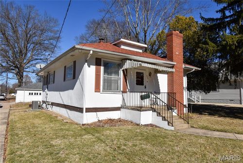 305 E Pennsylvania St, Staunton, IL, 62088-1267 | Card Image