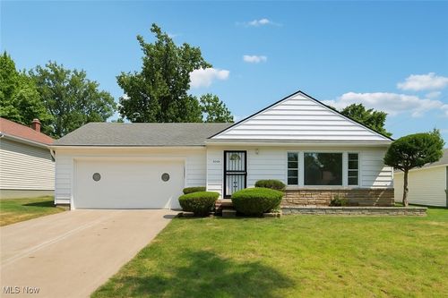 4499 E Frontenac Dr, Warrensville Heights, OH, 44128-5001 | Card Image