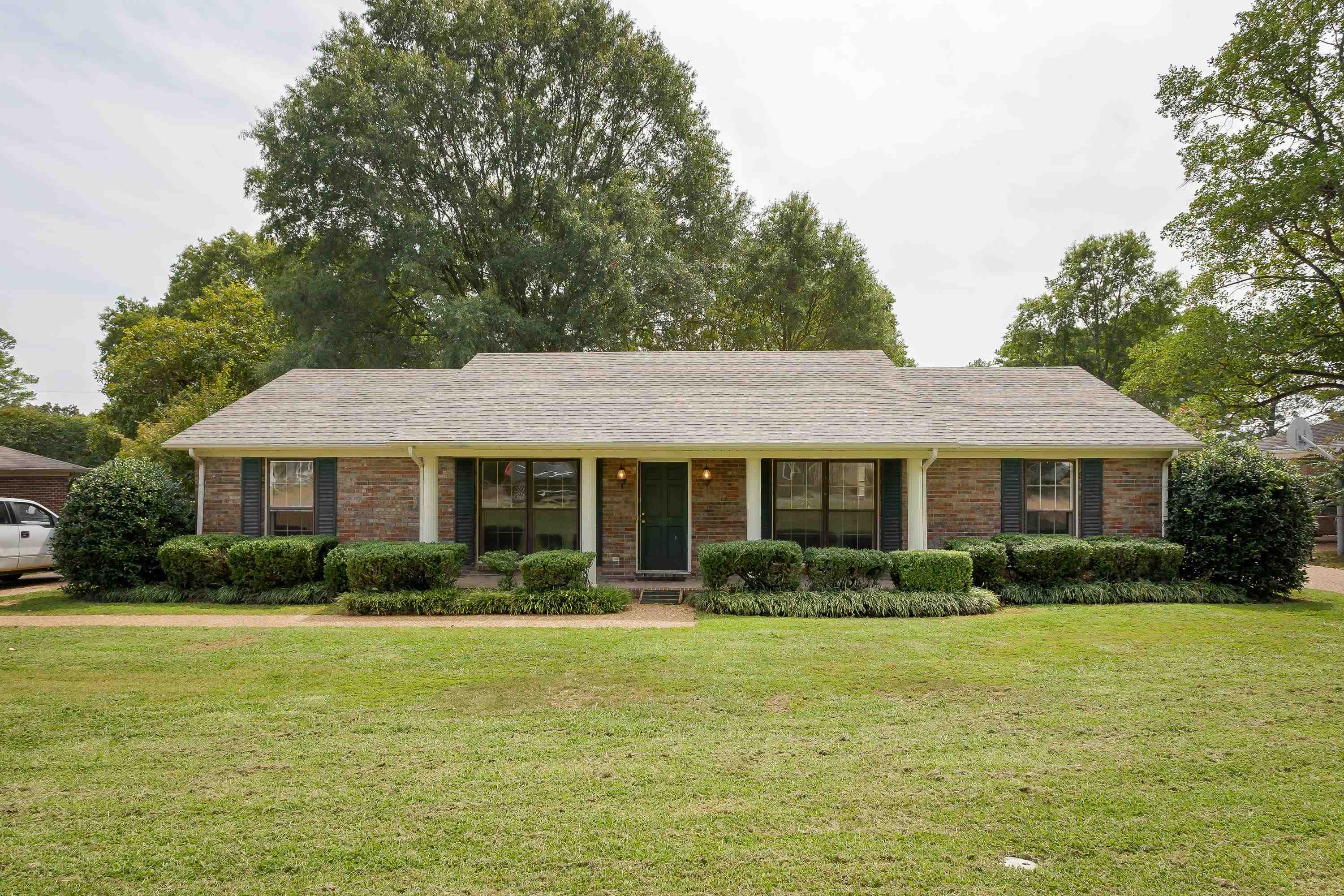 Wright Dr, Florence, AL 35633