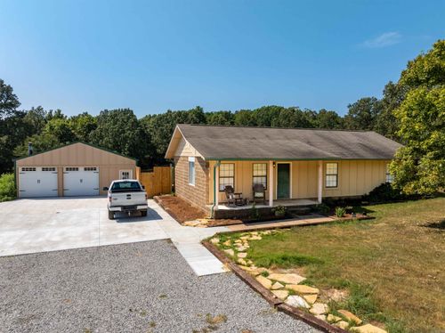 147 Pleasant Hills Rd, Batesville, AR, 72501-9166 | Card Image