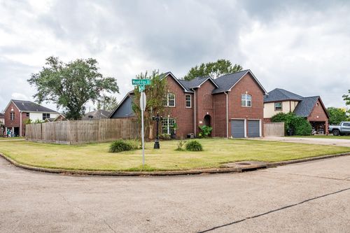 3401 Wood Fox Dr, Alvin, TX, 77511-3973 | Card Image