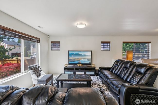 29709 217 Th Pl Se, House other with 3 bedrooms, 3 bathrooms and 2 parking in Kent WA | Image 15