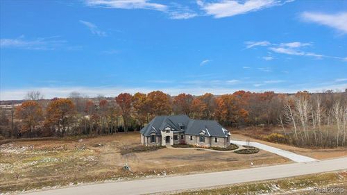 1597 Vista Dr, Oakland, MI, 48363-2755 | Card Image