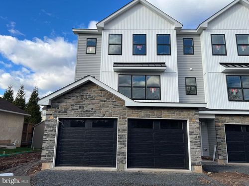 51 W Clymer Ave, SELLERSVILLE, PA, 18960-2507 | Card Image