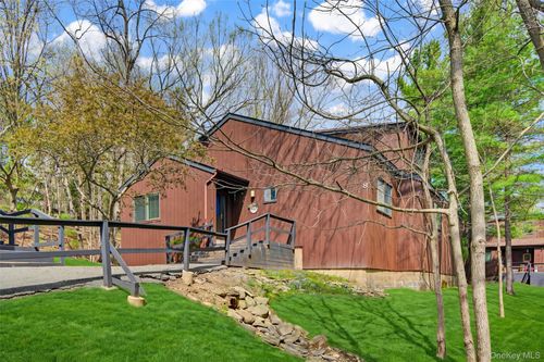8 Laurel Ct, Highland Mills, NY, 10930-2804 | Card Image