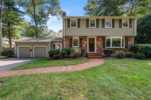 67 Pine St, Medfield, MA, 02052-1309 | Card Image