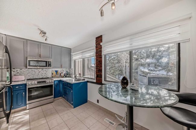 23 - 10457 19 Street Sw, Home with 3 bedrooms, 2 bathrooms and 2 parking in Calgary AB | Image 14