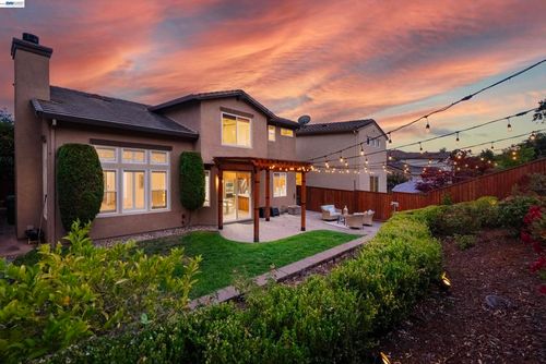 43 Ferdinand Way, Novato, CA, 94949-6155 | Card Image