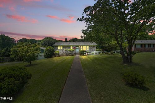 6 Machamer Ct, Johnson City, TN, 37604-7633 | Card Image
