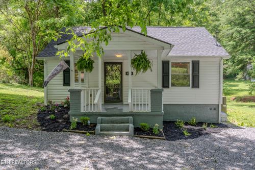 6135 Neubert Springs Rd, Knoxville, TN, 37920-6230 | Card Image