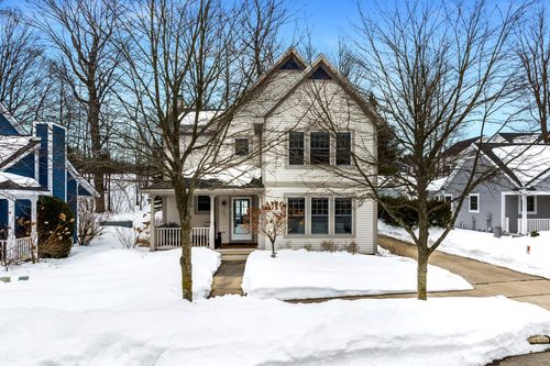 707 Lake Park Dr, Boyne City, MI, 49712-1677 | Card Image