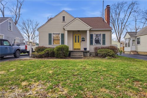 696 Meadowbrook Ave Se, Warren, OH, 44484-4552 | Card Image