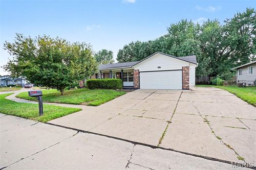 1106 Borden Drive, Florissant, MO, 63031 | Card Image