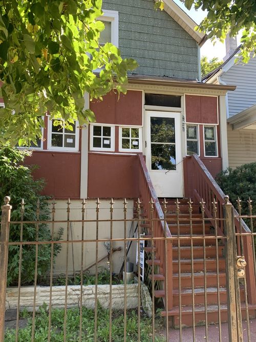 9231 S Woodlawn Ave, CHICAGO, IL, 60619-8011 | Card Image