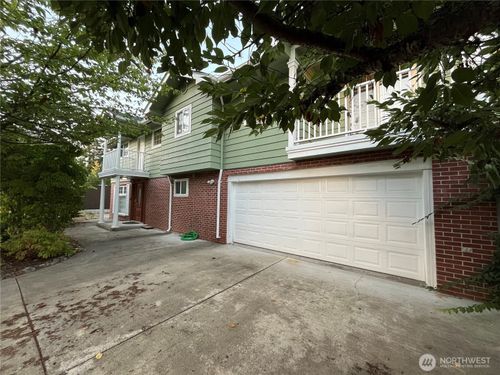 112 162nd Ave Se, Bellevue, WA, 98008-4630 | Card Image